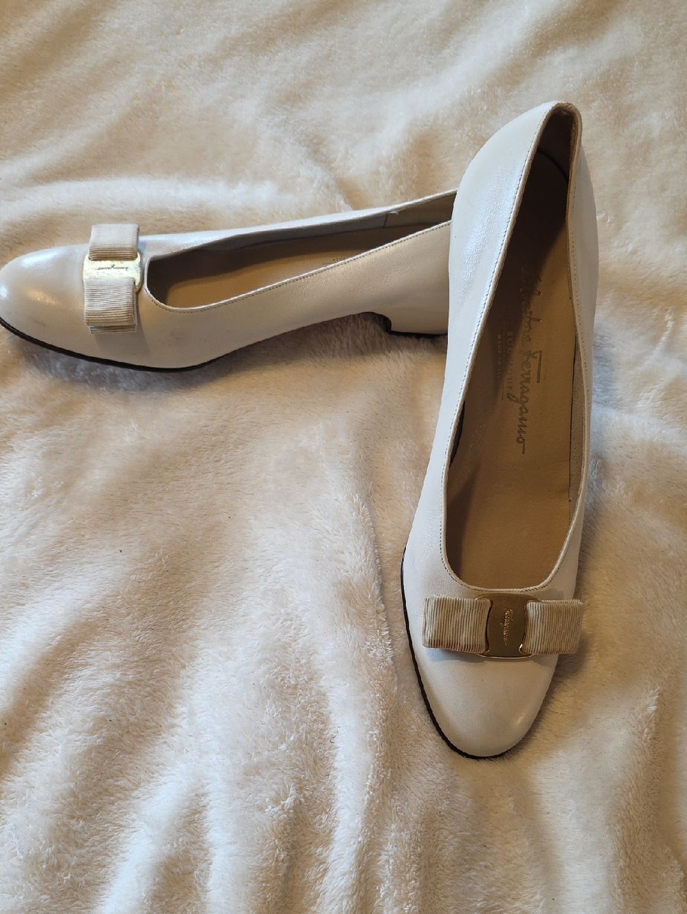Salvatore Ferragamo Cream Vara Bow Leather Flats